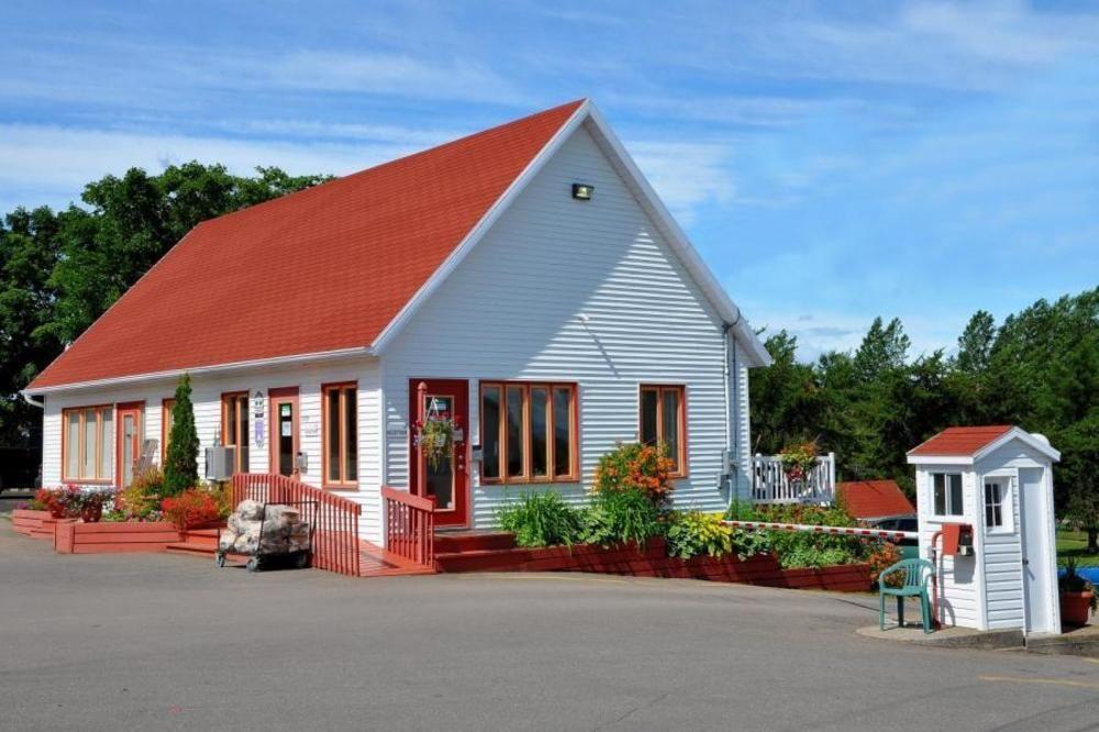 ホテルCamping & Chalets De La Demi-Lieue サン・ジャン・ポール・ジョリ エクステリア 写真